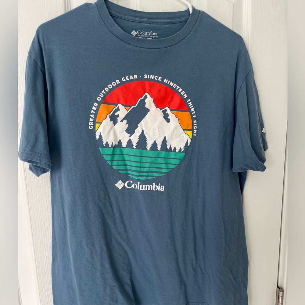 Columbia blue XL short sleeve t shirt hardly ever worn